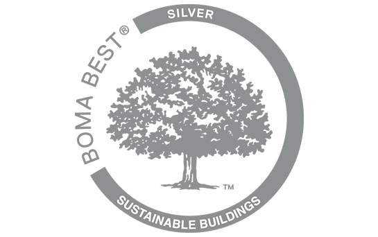 Logo blanc et gris de la certification BOMA Best