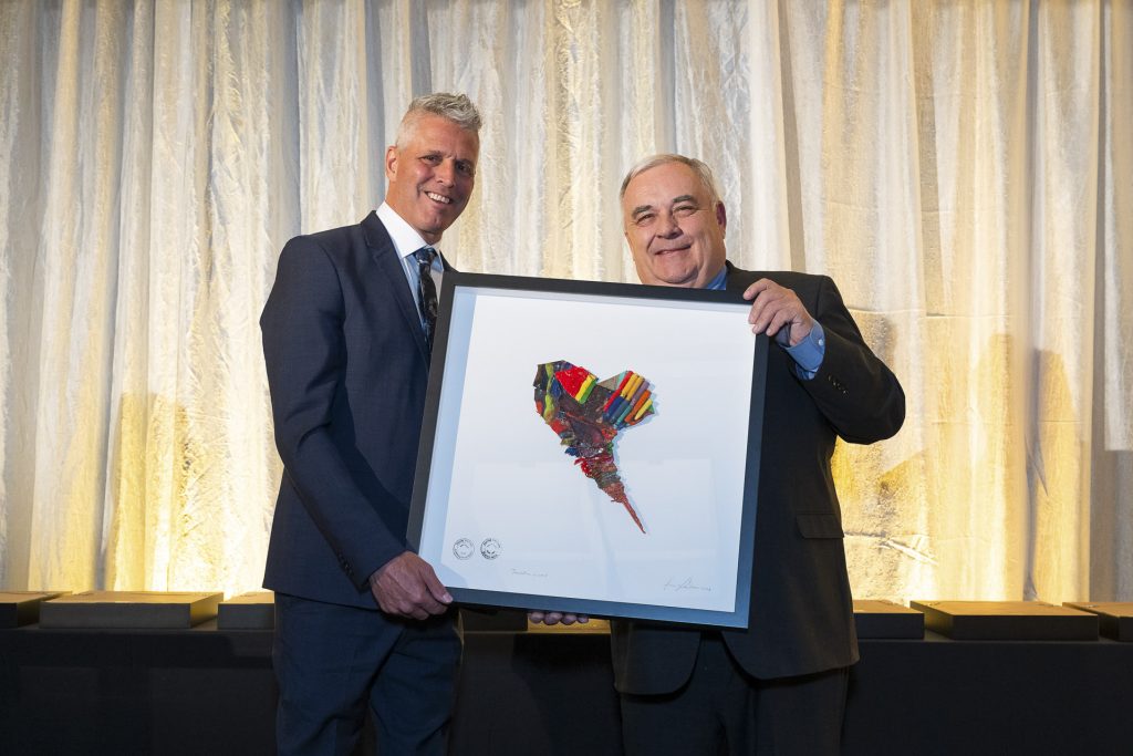 Dr Luc Vallières receiving the 2023 Event of the Year award, accompanied by Pierre-Michel Bouchard, President and CEO of the Québec City Convention Centre.