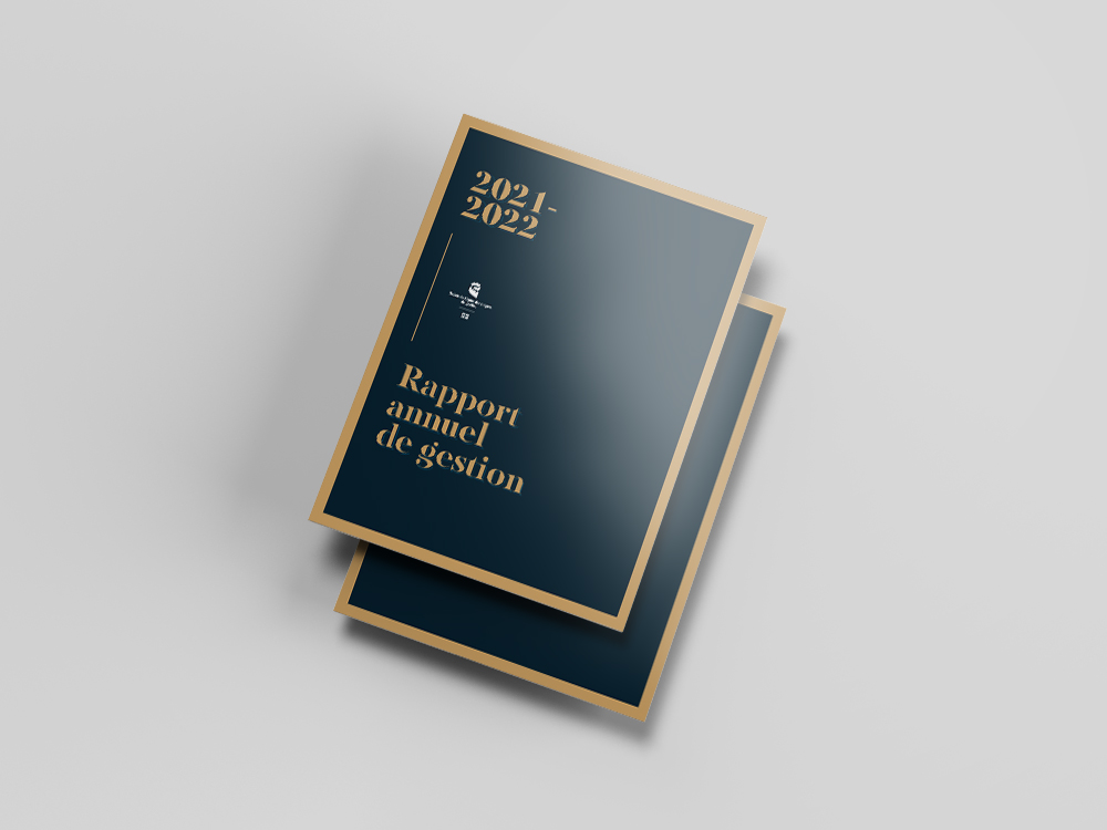 Couverture du rapport annuel du Centre des congrès, de couleur marine avec typographique dorée.