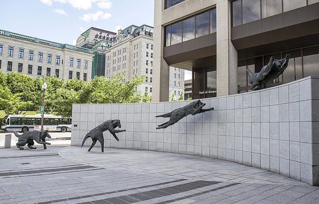 Quatuor d'airin à l'entrée du Centre des congrès, par l'artiste Lucienne Cornet.